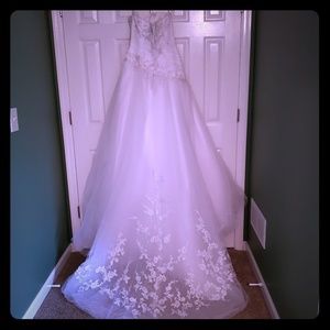 New unaltered Casablanca wedding gown size 12